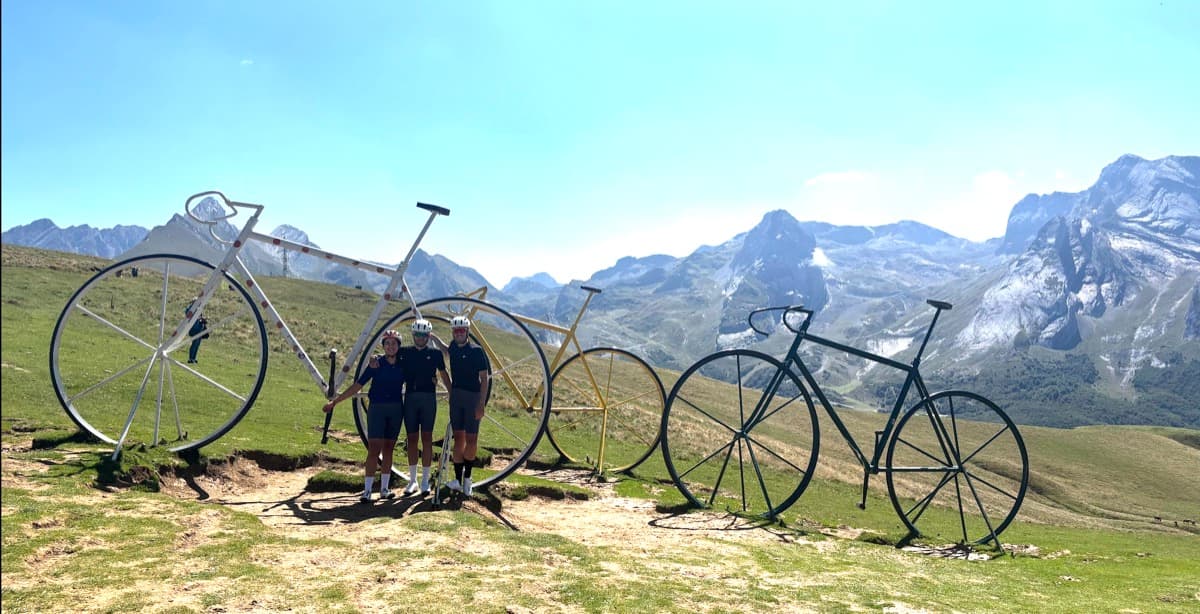 Grupo de amigos ciclistas